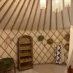 Vakantiewoning In Monumentale Boerderij Met Yurt *