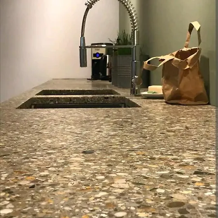 Vakantiewoning In Monumentale Boerderij Met Yurt